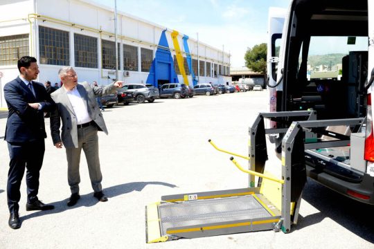 Επτά νέα λεωφορεία για ΑμεΑ, 60 συν 12 γραμμές σε ιδιώτες
